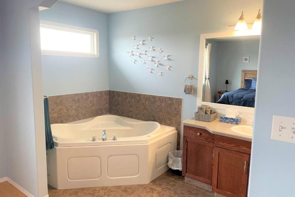 Spacious Duplex Camrose Exterior foto